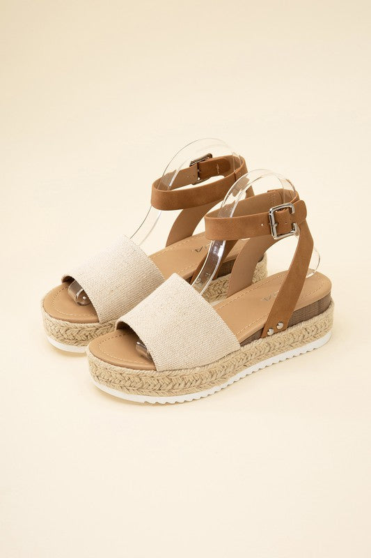 Soda topic flatform discount sandals